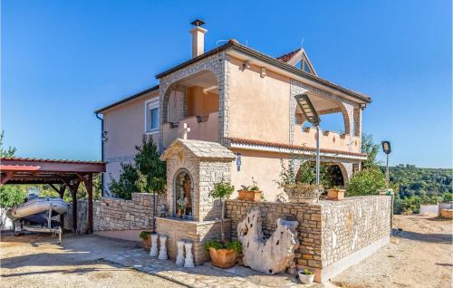 Kavran Apartment | Awesome Apartment In Kavran With Wifi