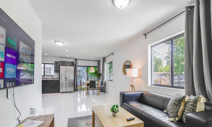 West Little River House | ★Awesome Duplex 3 Bedrooms/2 bathrooms★