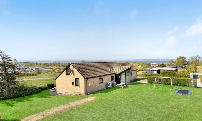 Øer Strand House | Awesome home in Ebeltoft with kitchen
