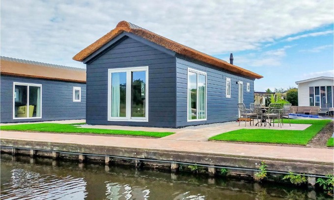 Giethoorn House | Awesome Home In Giethoorn With Wifi