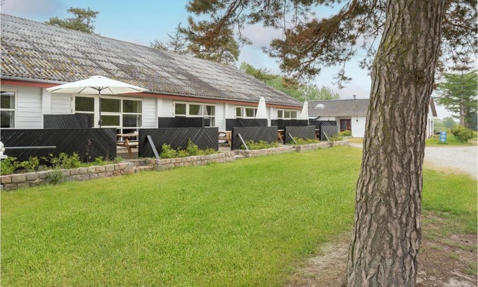Ristinge House | Awesome Home In Humble With Wifi