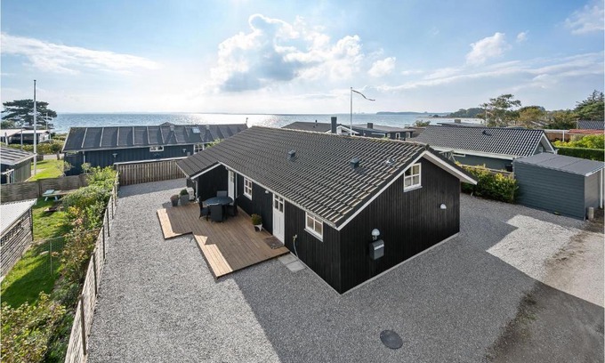 Ronde House | Awesome Home In Rønde With Kitchen