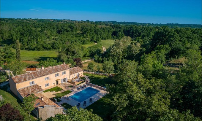 Gracisce House | Awesome Home In Zminj With Wifi, Private Swimming Pool And Outdoor Swimming Pool