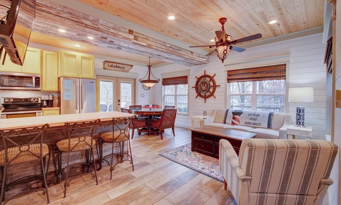 Pleasant Grove Cottage | Awesome Lighthouse Lake House on Greers Ferry Lake with private beach