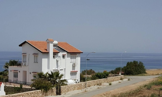 Esentepe Villa | Aygurus Villa in Esentepe / Girne