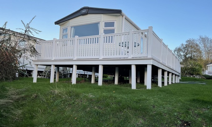 Hamworthy House | Azalea lovely dog free caravan on Rockley Park, Poole