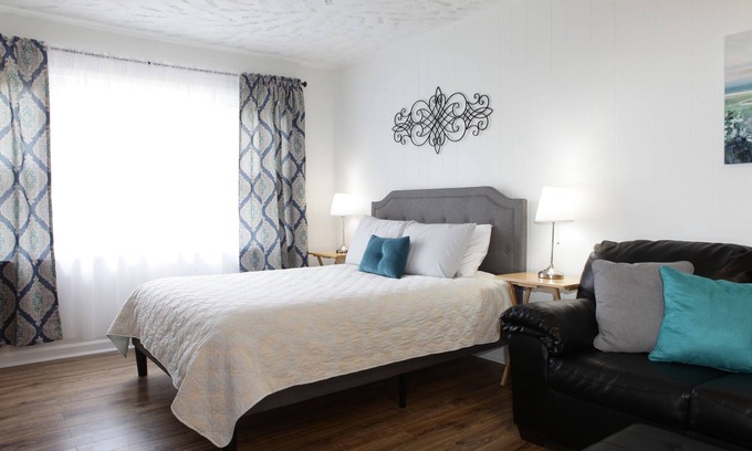 Fredericksburg Apartment | Azalea Place, Guest suite with private entrance, close to shopping & site seeing