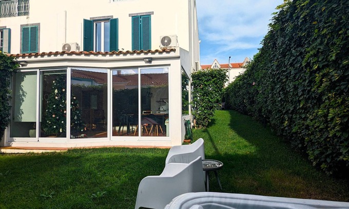 Ponta Delgada House | Azores Boho Villa offers accommodation at Ponta Delgada with garden and Jacuzzi