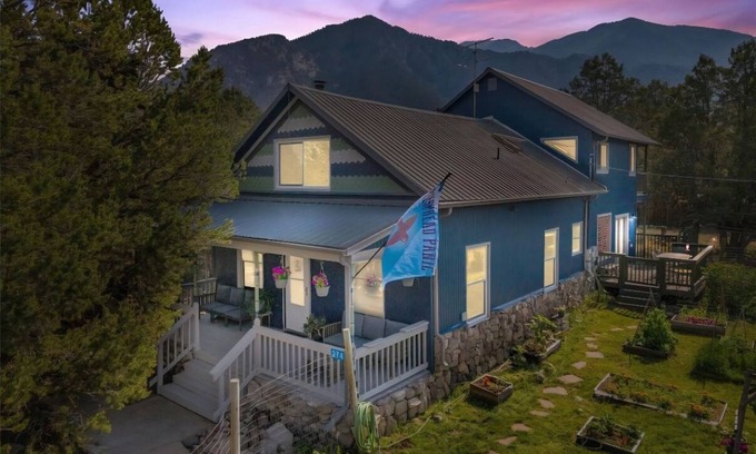 Crestone Apartment | Azure Oasis A Sunlit Serenity Near Downtown Crestone