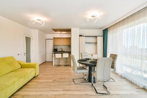 Varna Apartment | Azure View 2BR Luxury Apartment - free parking