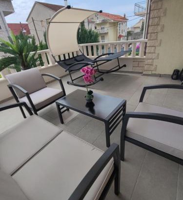 Kastel Novi Apartment | Azzuro