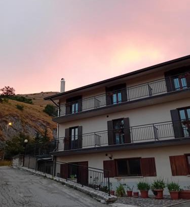Rocca di Cambio Bed & Breakfast | B&B Il Narciso Blu