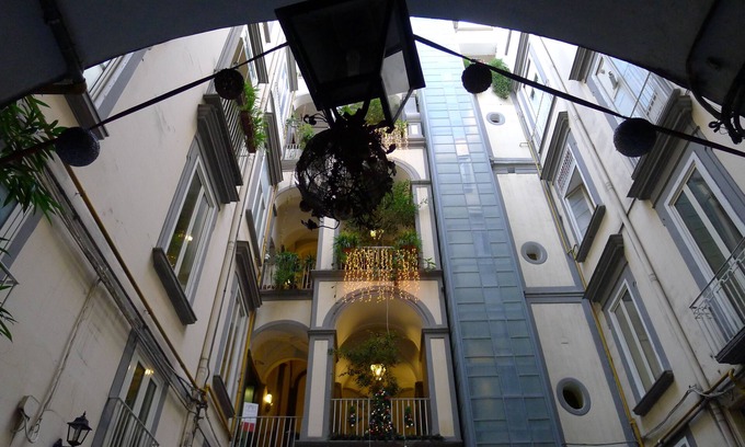 Quartieri Spagnoli Bed & Breakfast | B&B Napoli Plebiscito