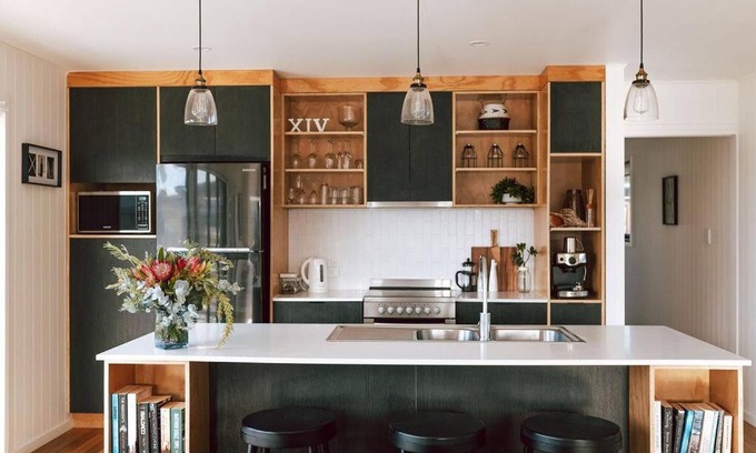 Bicheno House | B e a c h H o u s e X I V