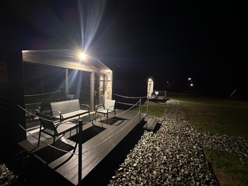 Aninisu din Deal Cabin | B Frames