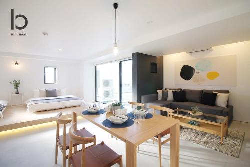 Hiroshima City Centre Apartment | b hotel Heiwaodori 702 - Huge Apt in Famous Hiroshima Dori for 6p