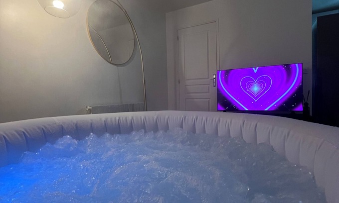 Bondy Apartment | B15 Jacuzzi 5 Étoile par Villa Dengous