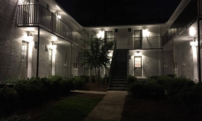 Brookwood Apartment | B2bi Clean Cozy Convenient Condo in Buckhead w Free Parking