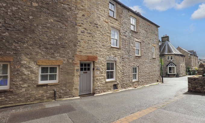 Kirkby Lonsdale Cottage | BACK COTTAGE, pet friendly, with open fire in Kirkby Lonsdale