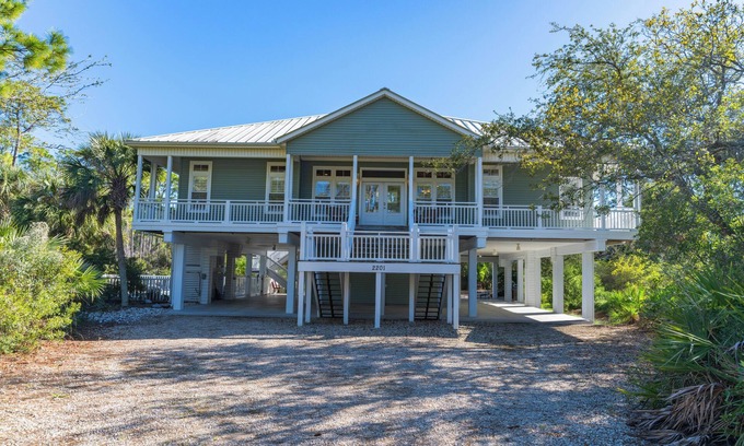 Plantation House | Back on the Rental Market! Dog-Friendly, 4BR/4BA w/Pool!