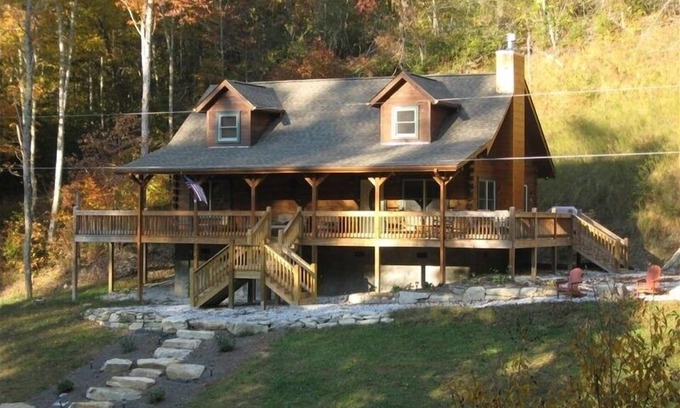 Topton Cabin | Back too School Getsway!August Deals! Enjoy Fishing, Boating, Rafting & Hiking!
