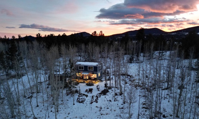 Hartsel Cottage | Backcountry Mountain Cottage. Pet friendly