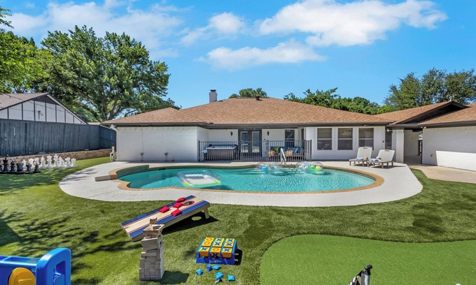North Richland Hills House | Backyard Oasis: Pool, Hot Tub, Giant Chess & Mini Golf
