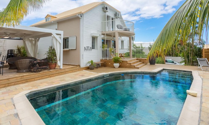 Carosse Villa | Badamier Blanc 5* family villa in st Gille heated pool