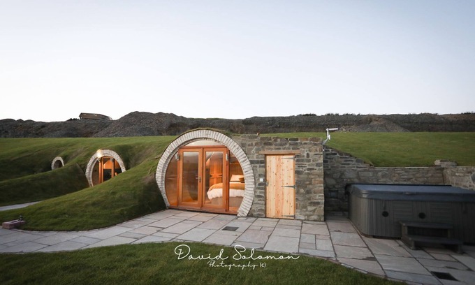 Rhayader Cottage | Badgers View - a hobbit hut that sleeps 6 guests in 3 bedrooms