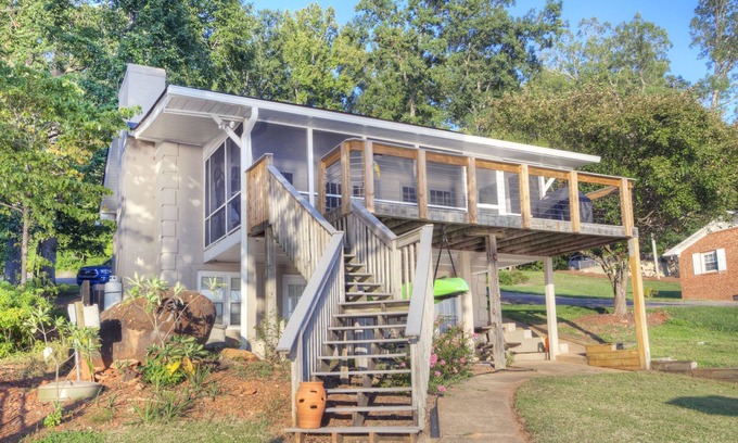 New London House | Badin Lake Front With Dock, Minutes from Launch!