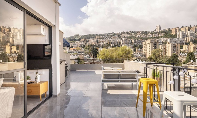 Haifa Apartment | Bahai Gardens Penthouse by Sea N' Rent