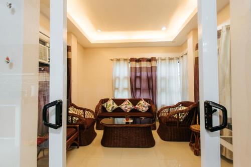 General Santos House | Bahay Ni Kikay Vacation Rental - WiFi Included