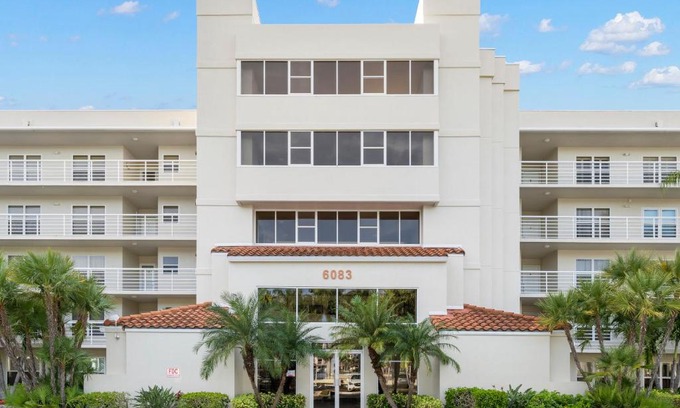 St. Petersburg Apartment | Bahia Vista 14-259