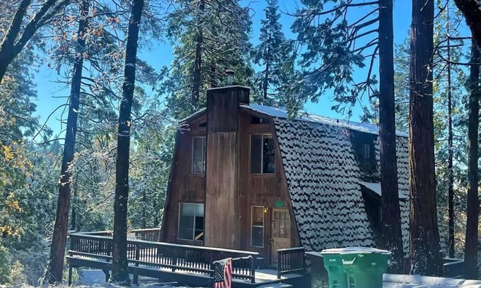 Twain Harte House | ποΈ Baio Cabin β Rustic Retreat w/Twain Harte Lake Access & Spacious Deck