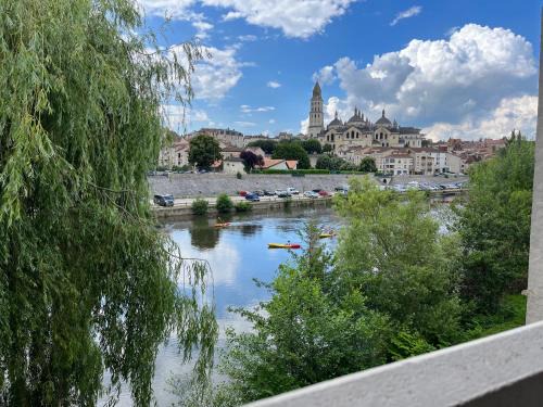Perigueux Apartment | Balcon sur la rivière