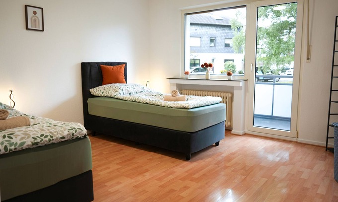 Oberhausen Apartment | Balcony, E-Station, Parking, Duisburg, R-Web Arena