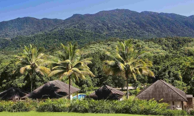 Mossman House | Bali HainA private retreat on acreage, close to town, ocean & the rainforest