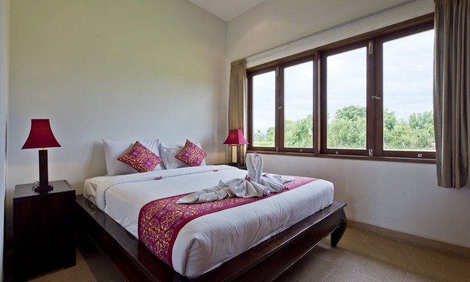 East Selemadeg House | Bali Sawah Town House A4, Pool View