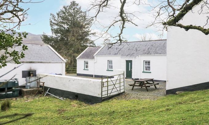 Newry Cottage | BALLARD COTTAGE ANNEXE, pet friendly in Newry, Northern Ireland