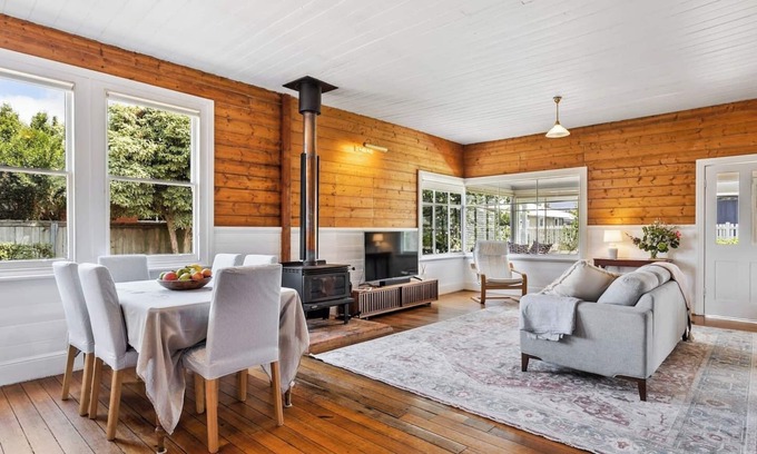 Kingston Beach House | Balmoral Cottage A Kingston Beach Escape