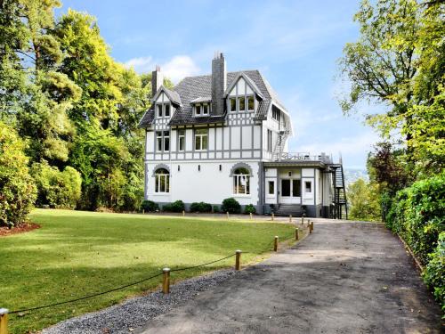Sart-lez-Spa House | Balmoral Hot Tub Holiday Home