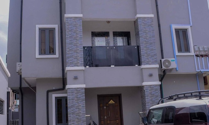 Surulere Apartment | Bamgbose Apartments - Sleeps 2 - Parking - Balcony
