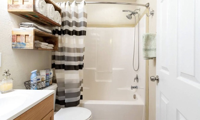 Bandera Apartment | Bandera Texas McLintock Guesthouse-3 Blocks from Main St.