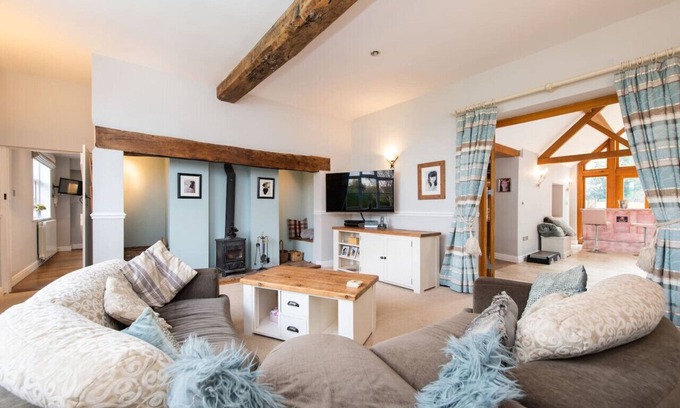 Shobdon House | Bank Farm House - Stunning House & Gardens