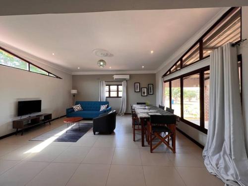 Livingstone Apartment | Bantuz House
