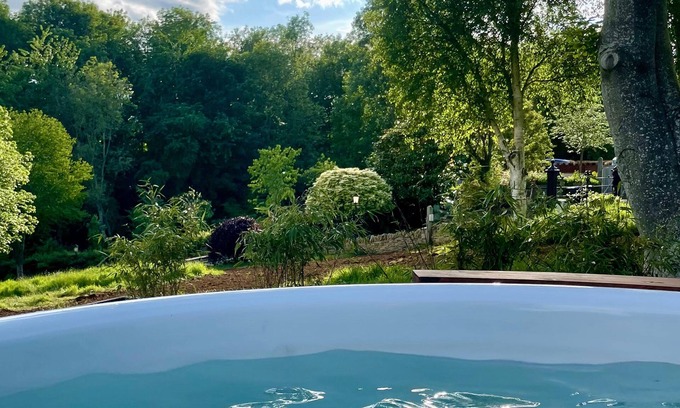 Chipping Norton House | BARLEY HILL HOUSE, pet friendly, with hot tub in Chipping Norton