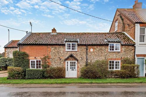 Titchwell House | Barmstone Cottage