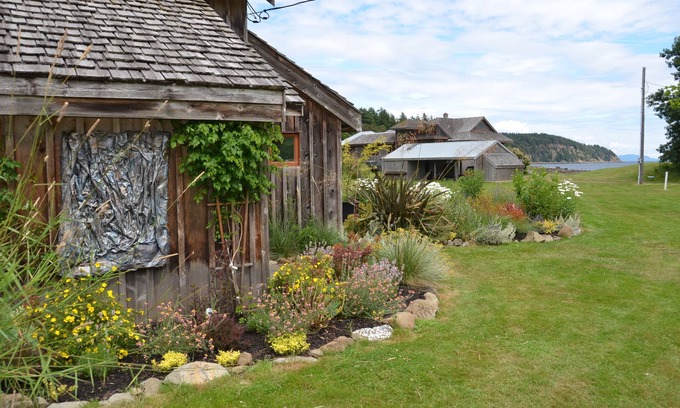 Hornby Island House | Barn Suite At Little Tribune Bay, Hornby Island