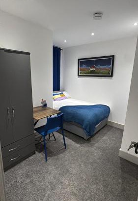 Gillingham Apartment | Barnsole Lodge, 5 bed 5 bathrooms 5TVs