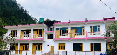 Barot Hotel | Barot Palace River side